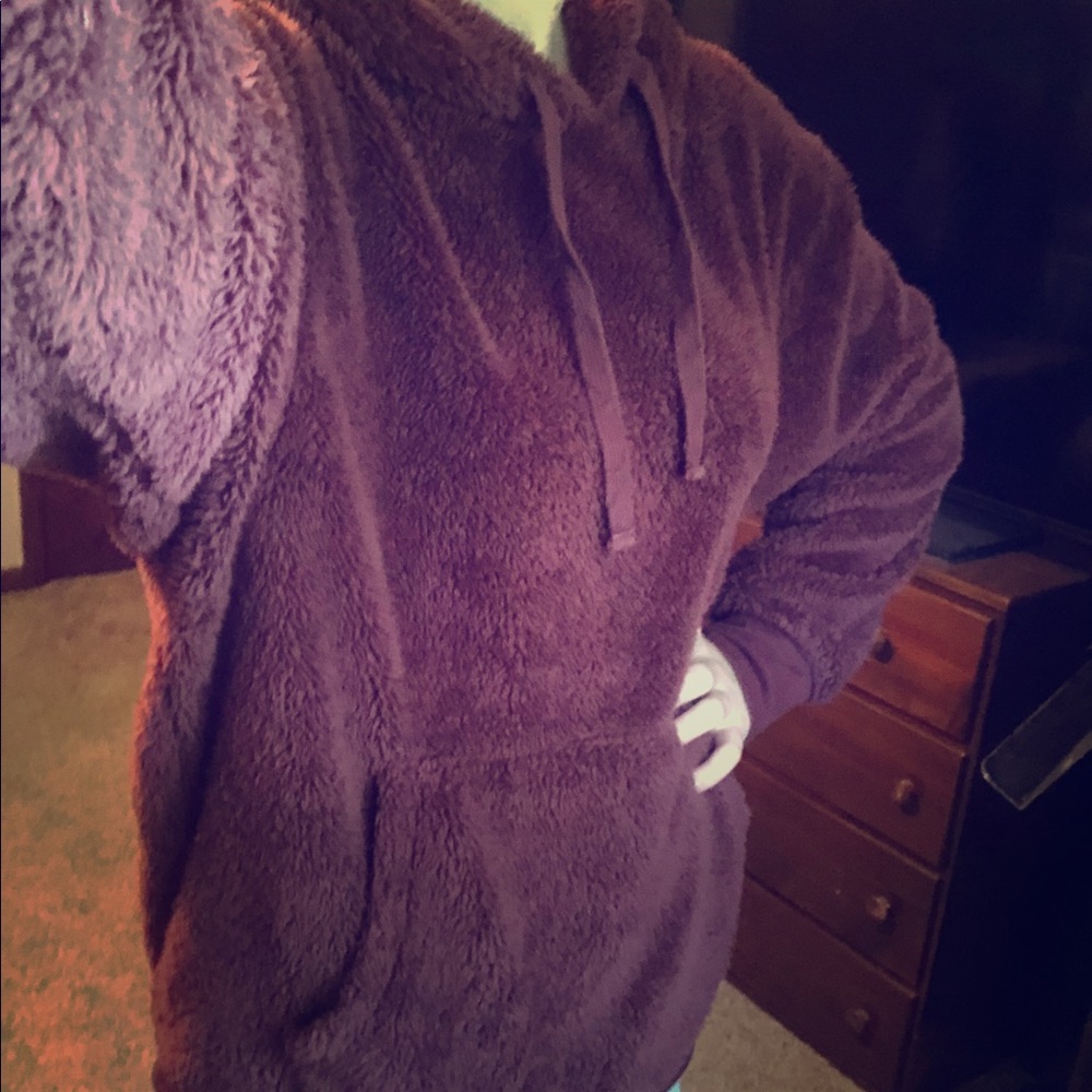 Oversized Fluffy Maroon Sherpa